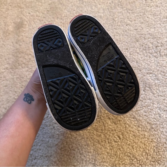 Converse Dr. Seuss ‘One Fish Two Fish’ Sneakers - Picture 6 of 8